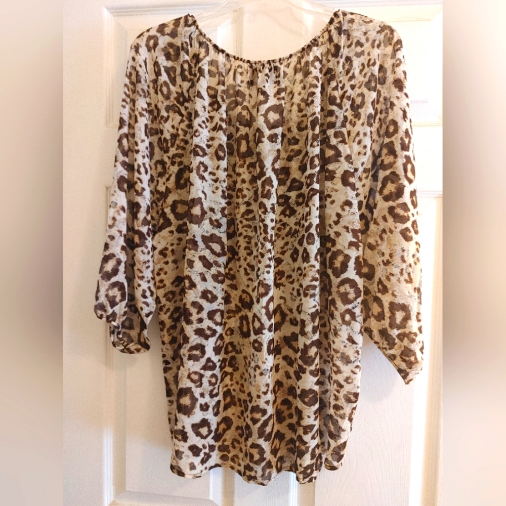Leopard print lsdies blouse